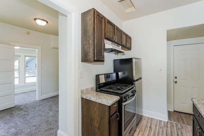 Building Photo - 1115 1/2 4th Street NE