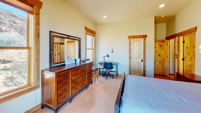 Building Photo - Luxurious and comfortable living experience