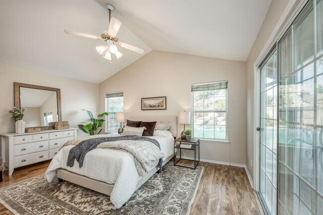 Building Photo - Spacious 5 Bedroom Clovis Home