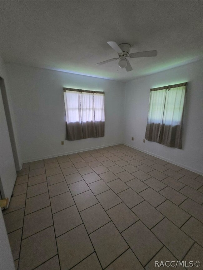 Building Photo - 6106 E Calico Ln