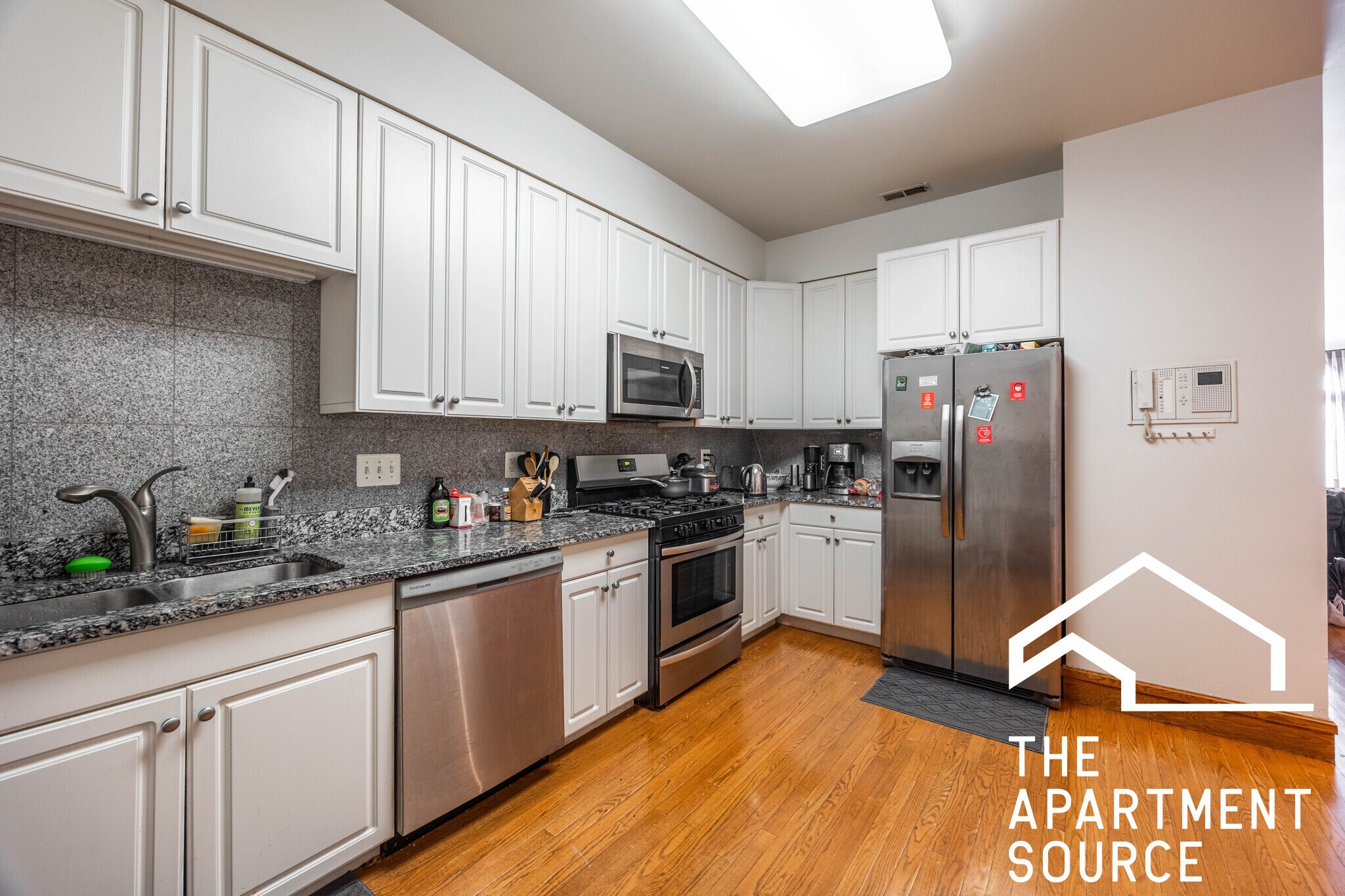 Building Photo - 1162 W Grand Ave