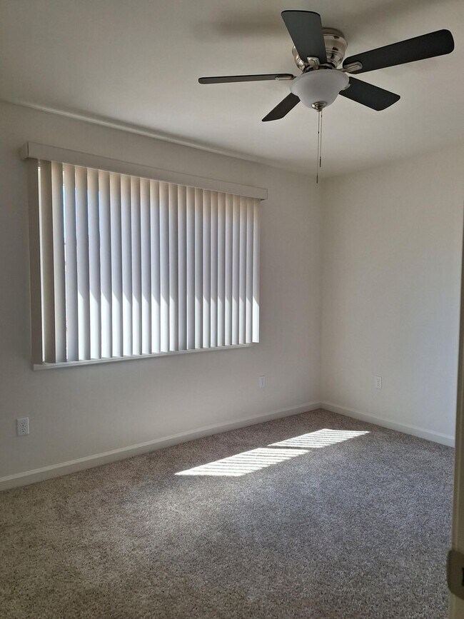 Building Photo - 4866 Clairemont Dr