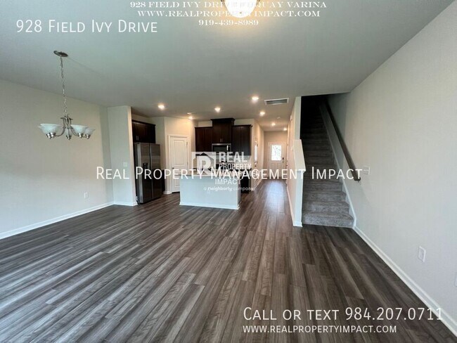 Building Photo - 928 Field Ivy Dr