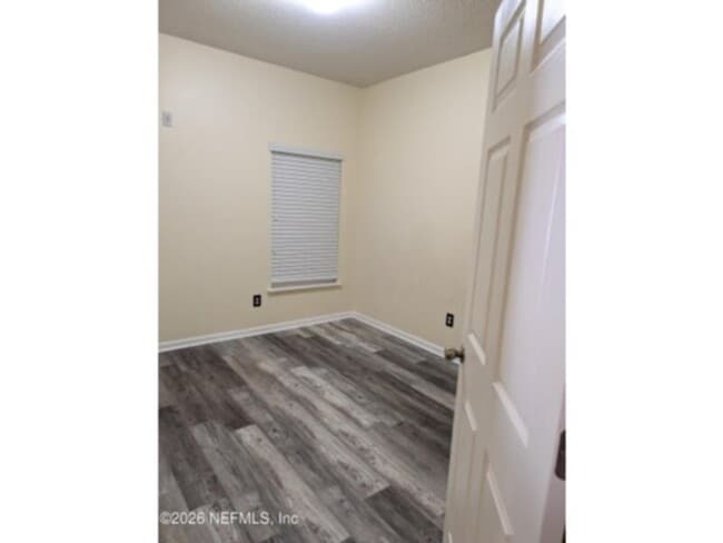 Building Photo - 2/2 on Westside