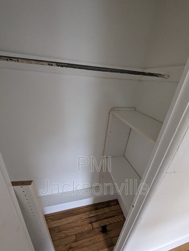 Building Photo - 125 37th Ave S