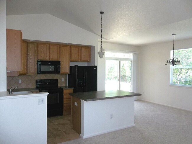 Building Photo - Love Where You Live – 2 Bed Condo in the H...