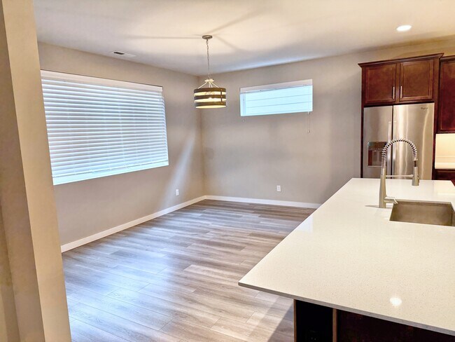 Building Photo - Seven Seven Oaks St SE