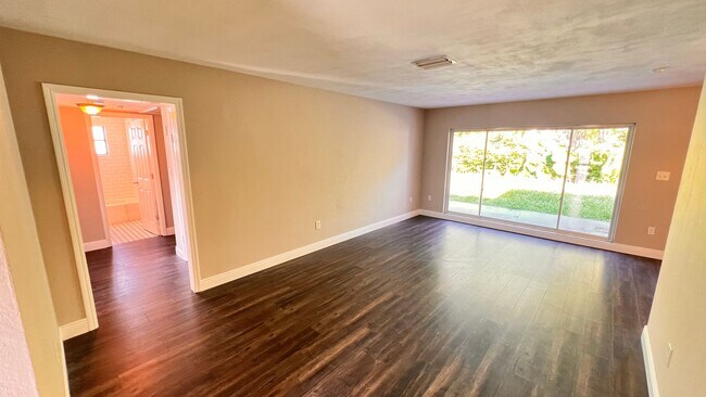 Building Photo - Timeless Charm Meets Modern Comfort in the Heart of Winter Park! WASHER & DRYER INCLUDED!