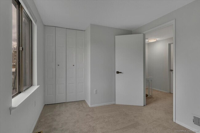 Building Photo - 3 Trolley Crossing Ln