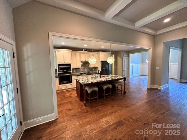 Building Photo - 8643 Amandine Way
