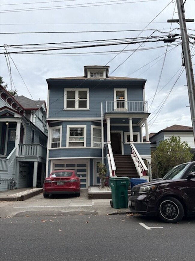 Building Photo - 1239 Park Ave