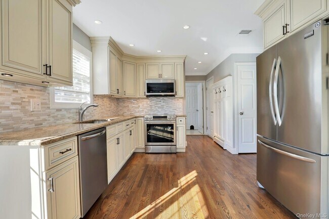 Building Photo - 32 Delamere St