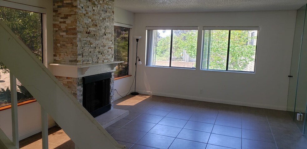 Building Photo - 22 Latitude Ct