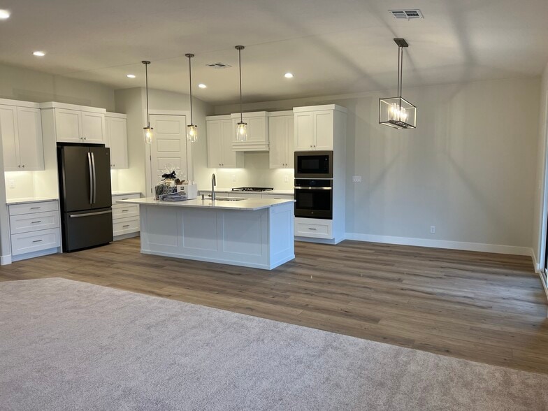 Building Photo - 2744 W Columbo Ln