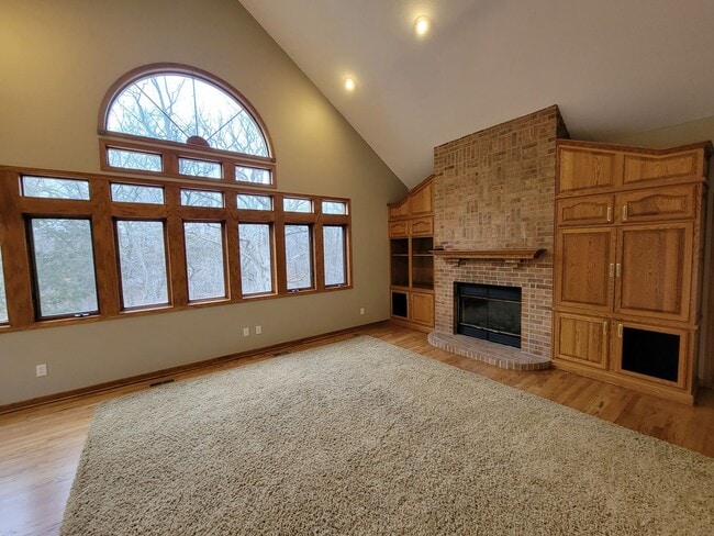 Building Photo - Upscale and Spacious Cedar Falls House for...