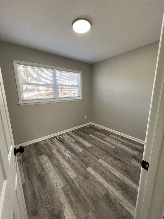 Building Photo - 3 Bedroom Beautifully updated Ranch