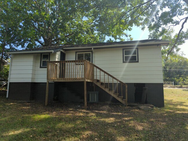 Building Photo - Coming Soon! Cute Renovated House