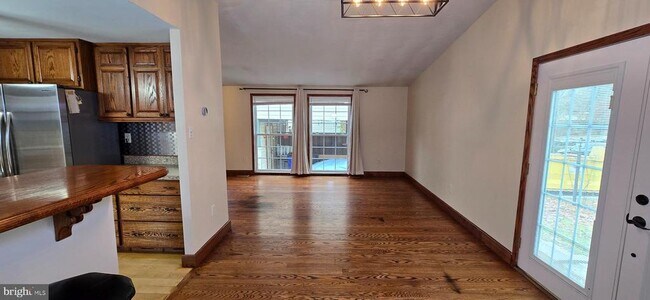 Building Photo - 9004 Flicker Pl