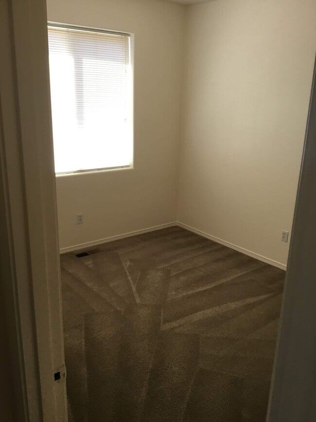 Building Photo - 3 Bedroom house in Bethel-Danebo Area