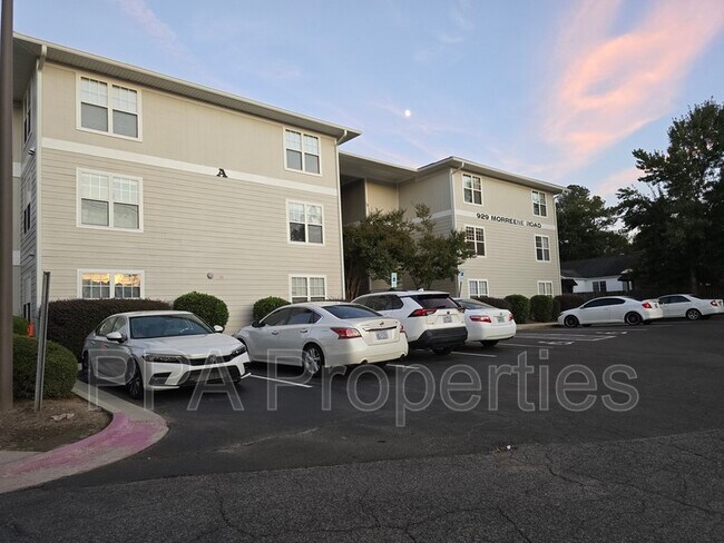 Building Photo - 929 Morreene Rd