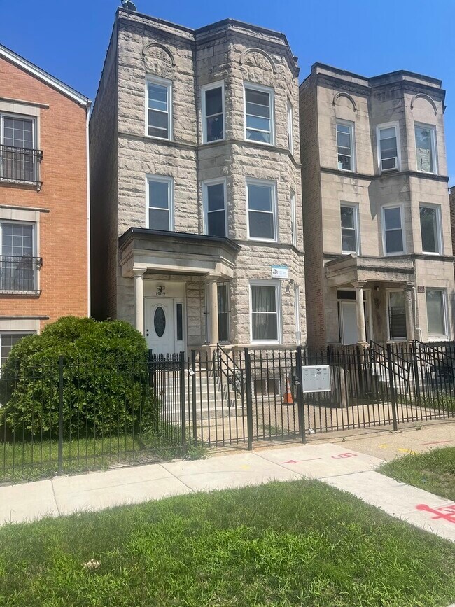 Building Photo - 1909 S Spaulding Ave