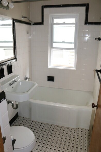 Building Photo - 3108A N Pierce St