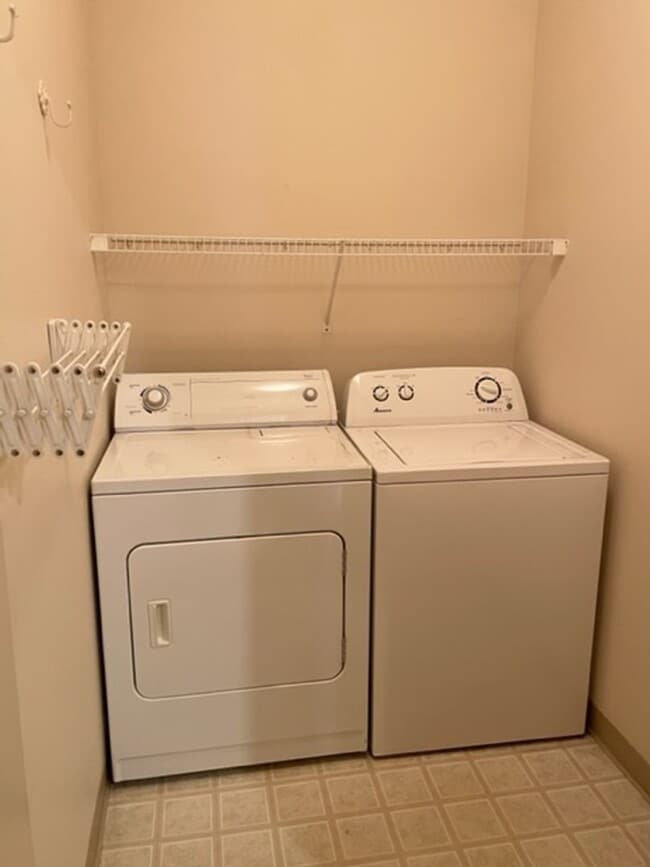 Building Photo - Beautiful 3 Bed 2.5 Bath Townhome in Talus...