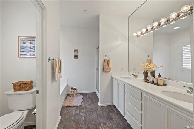 Building Photo - RECENTLY RENOVATED 3 BED, 3 BATH CONDO! $4,500 (OAK CREEK-IRVINE)