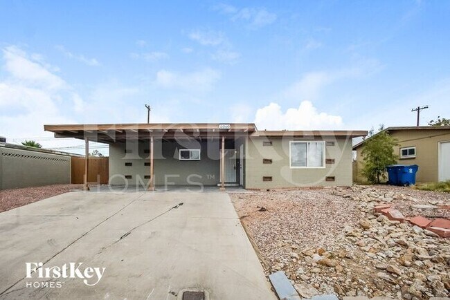Primary Photo - 5060 E Newton Dr