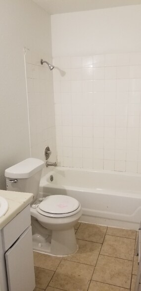 Building Photo - 4214 Woodmanor Dr