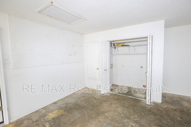 Building Photo - 3235 W Wildflower St