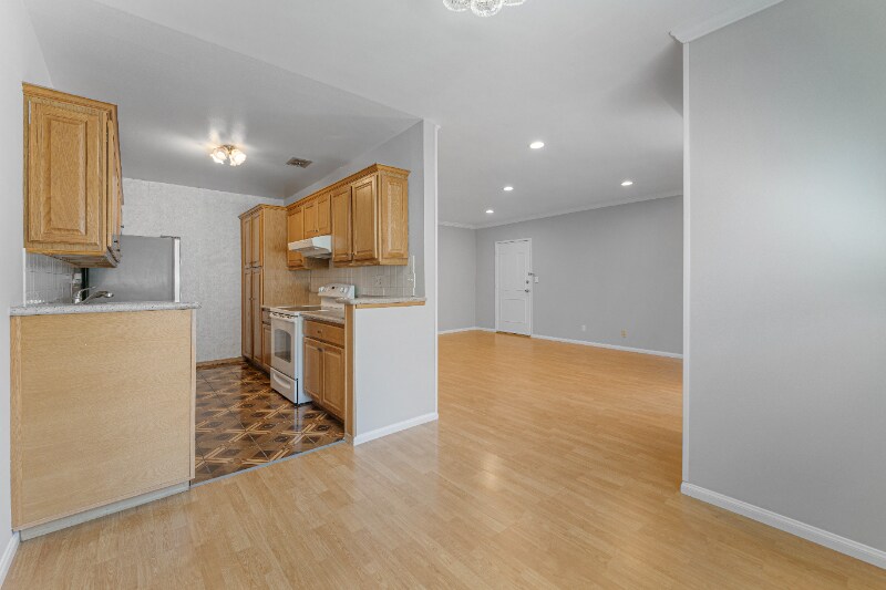 Building Photo - 5414 Newcastle Ave