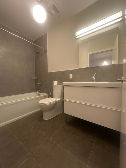 Bathroom view - 1839 Norman St