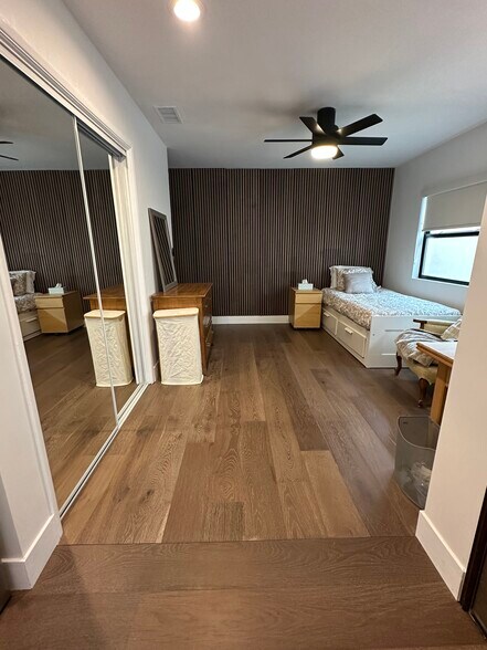 Building Photo - 270 Camino del Cerro Grande