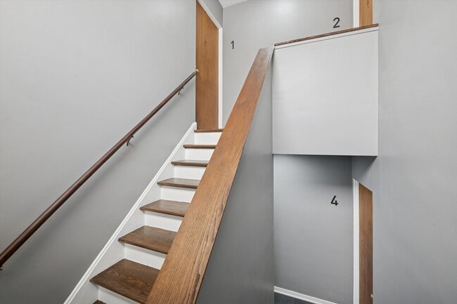 Building Photo - 1910 16th Ave