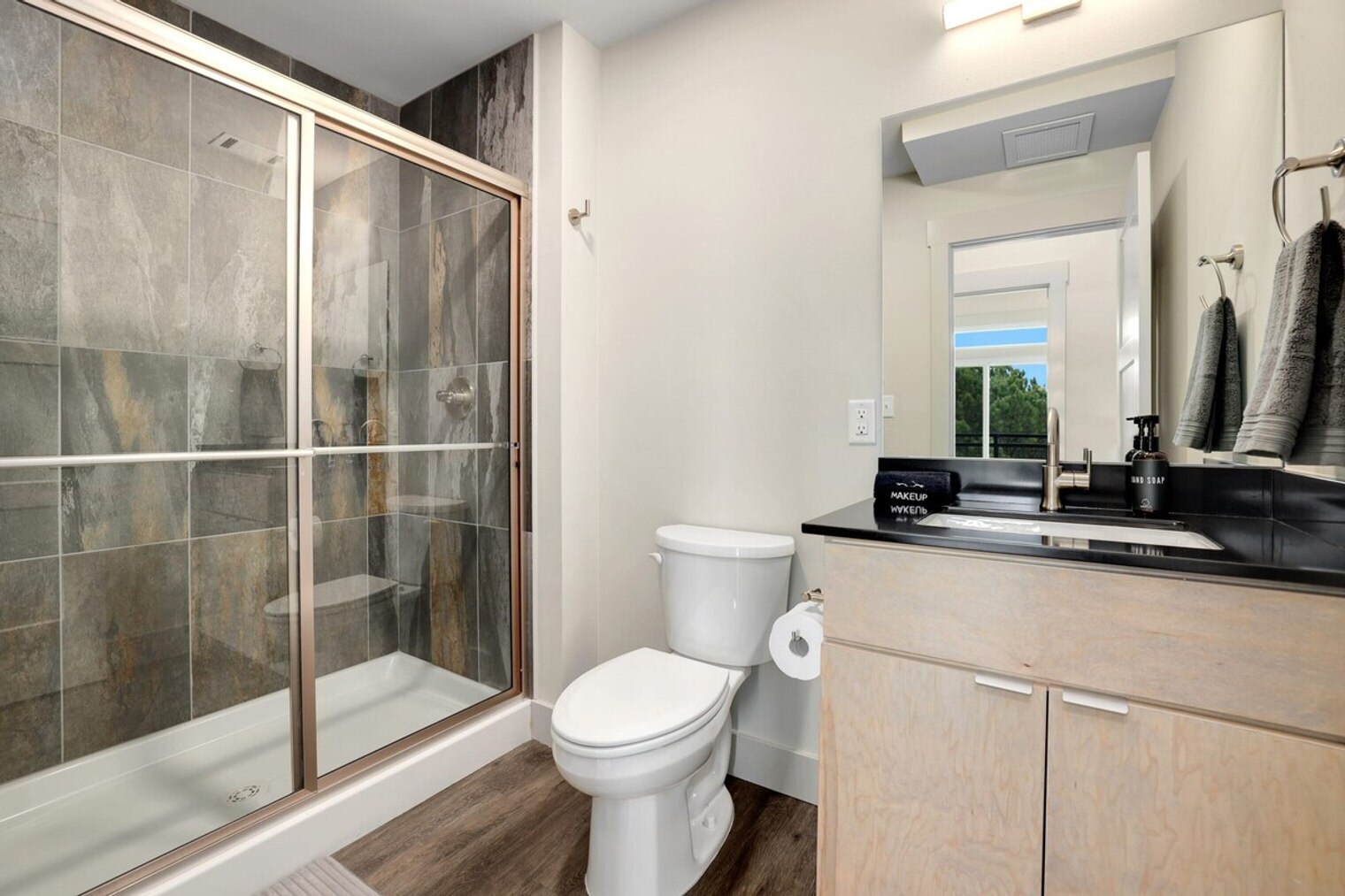 Building Photo - 10 Riordan Rd