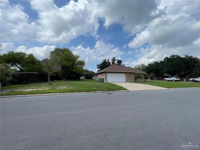 Building Photo - 18 S James Cir