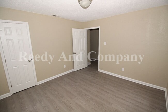 Building Photo - 93 Eastview Dr
