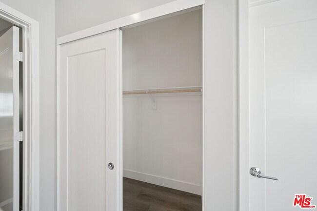 Building Photo - 1223 Hayworth Ave