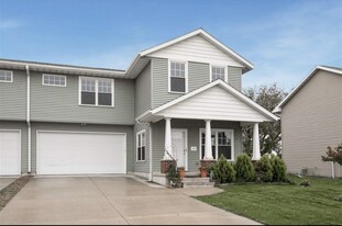 Building Photo - 17 Primrose Ct