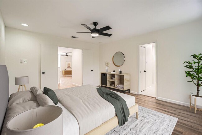 Building Photo - 8801 Piney Creek Bend