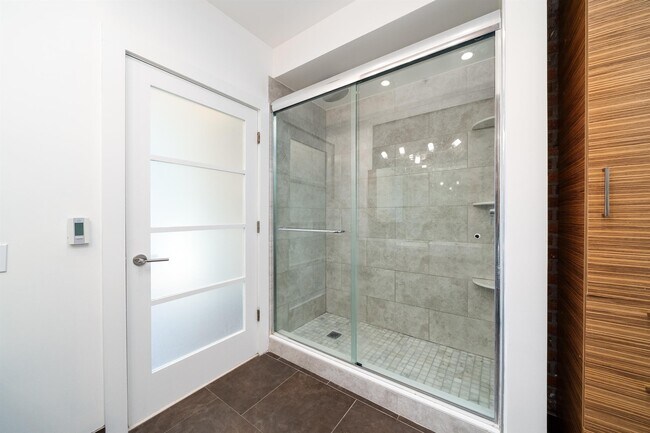 Building Photo - 650 Montgomery St