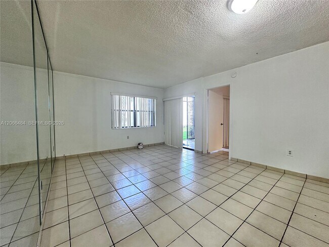Building Photo - 2740 W 63rd Pl