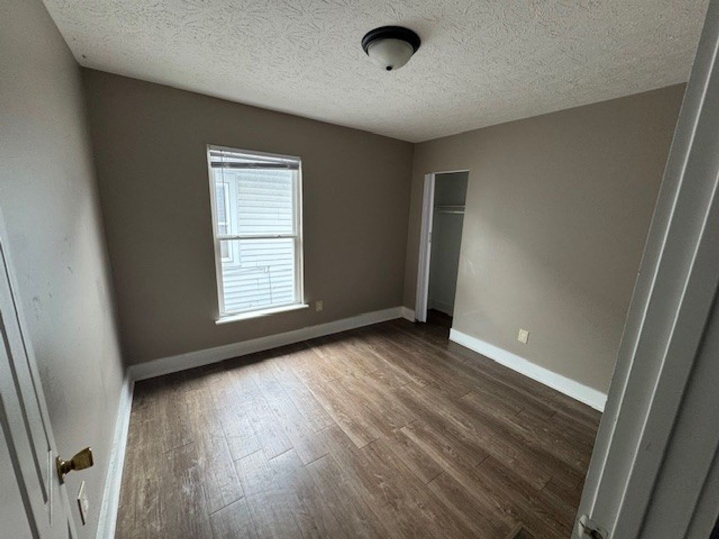 Building Photo - Newly Renovated 3BR/1BA Townhome located close to downtown Indy