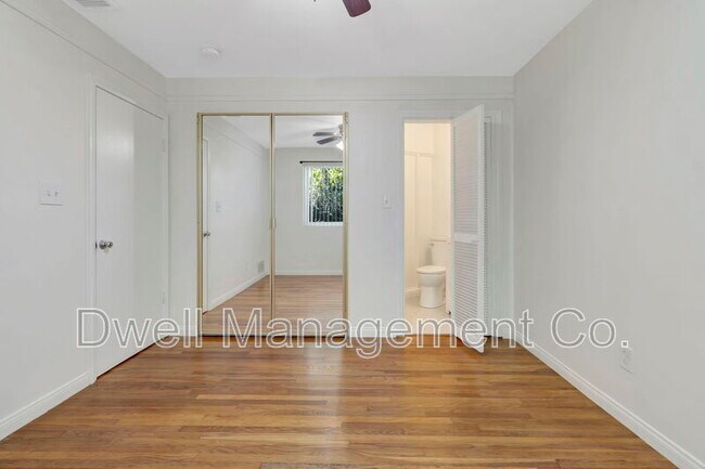 Building Photo - 8451 La Mesa Blvd