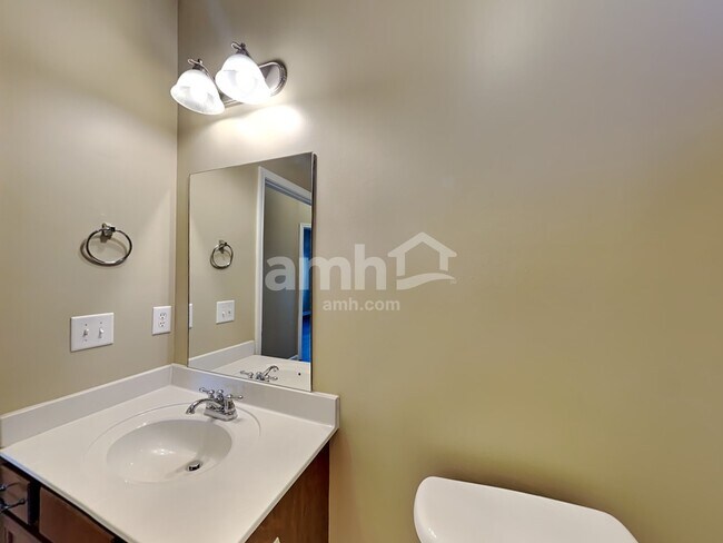 Building Photo - 533 Callie Ave