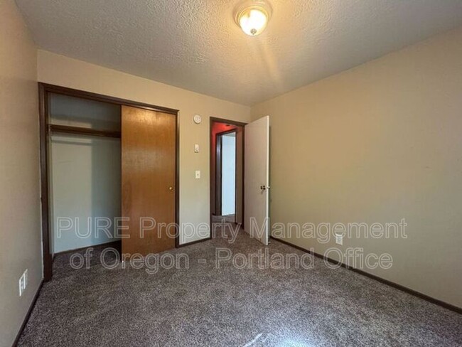 Building Photo - 1117 SE 27th Ave