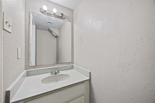 Building Photo - 12238 Wild Pine Dr