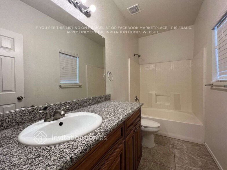 Building Photo - 655 E Renegade Pl