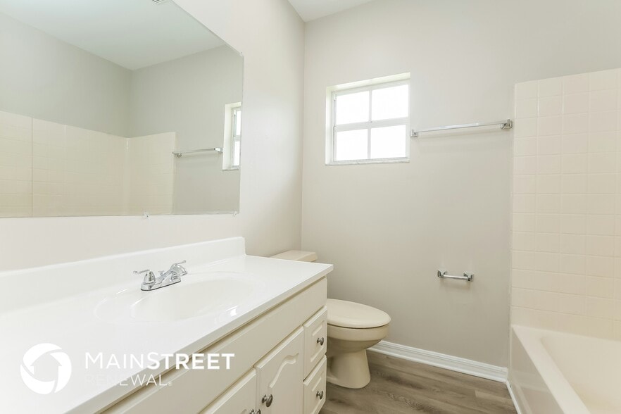 Building Photo - 1245 Amherst St E